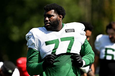 Becton moves to left tackle as Jets shuffle offensive line for their game vs. Patriots